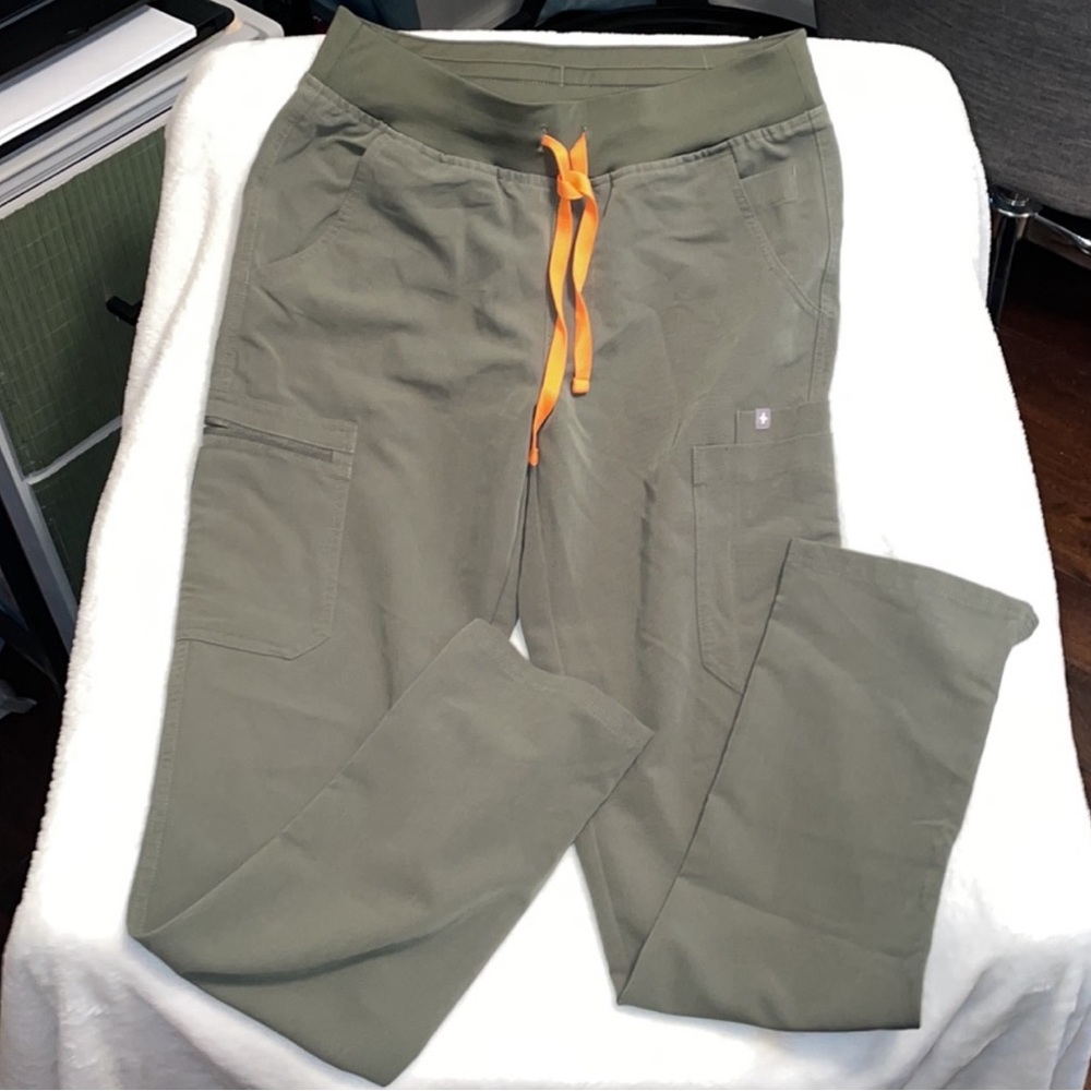 Figs Women’s Army Green Yola Skinny Scrub Pants - Size S/Tall